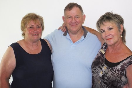 V.l.n.r: Elsebe Groenewald (Hospice Vrywilliger), Coenie Fourie (Organiseerder), Suzette Botha (Fondsinsamelaar)